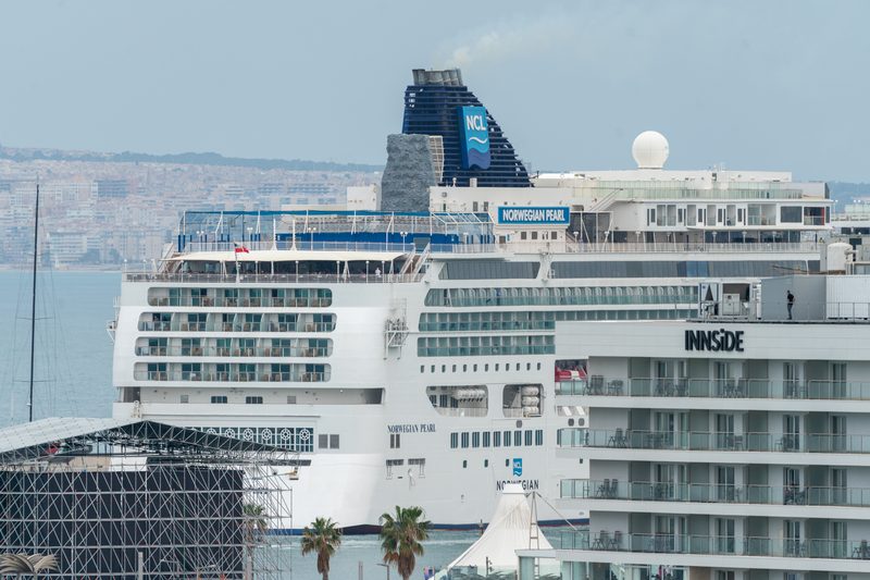 Norwegian Pearl cruise ship